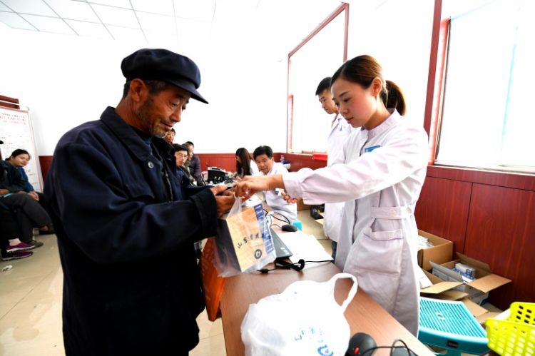 “健康心理 快乐人生”戴庄医院开展义诊活动